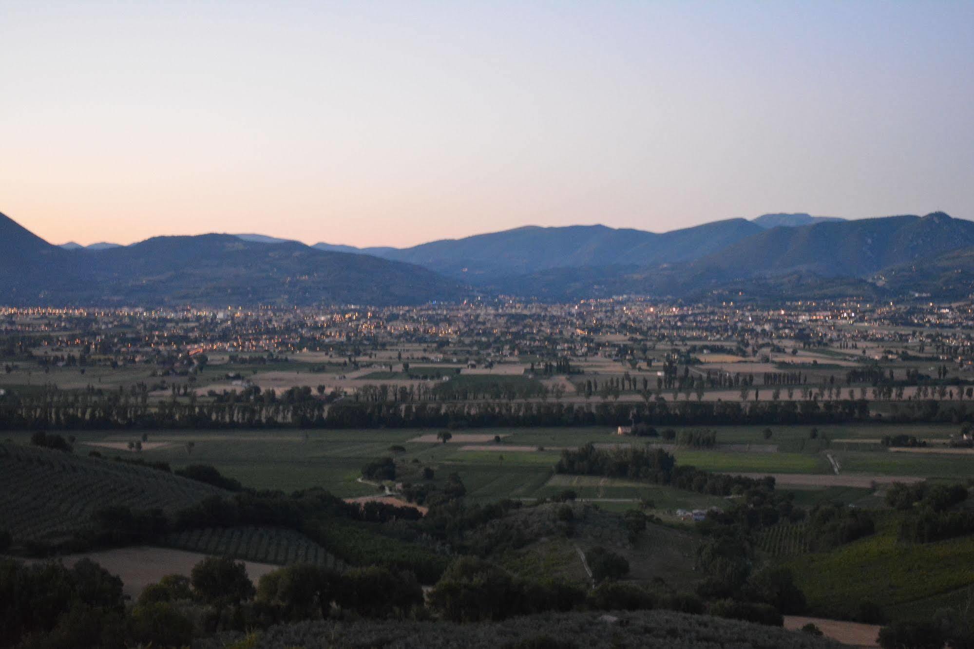 A Casa Di Mi Appartamenti Vacanza Montefalco Buitenkant foto